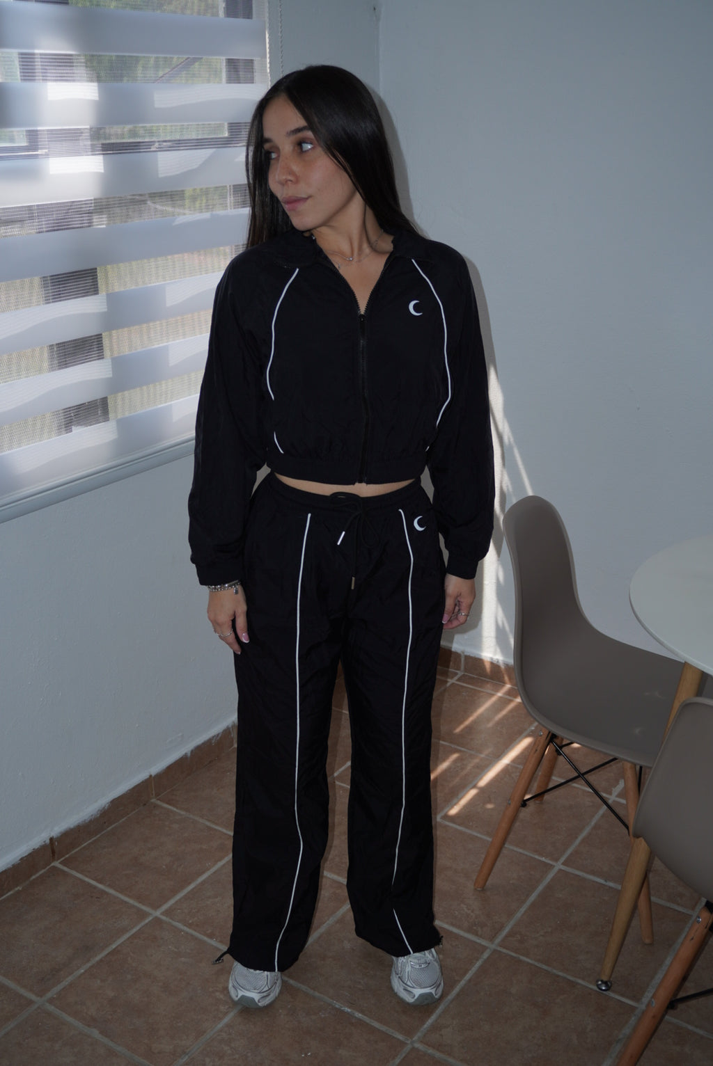Black and white set
